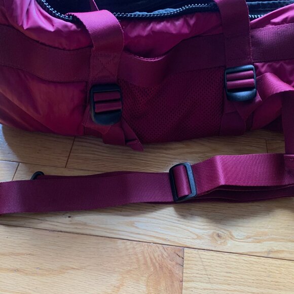Under Armour Pink Duffel Bag | Lightweight Gym / Travel Bag - Picture 5 of 6